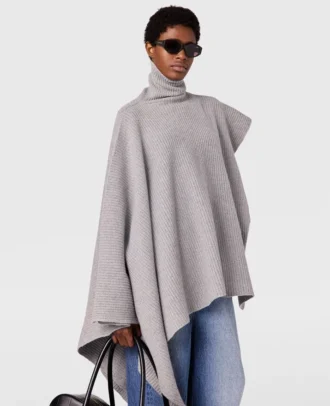 Asymmetrischer Strickponcho mit Rollkragen