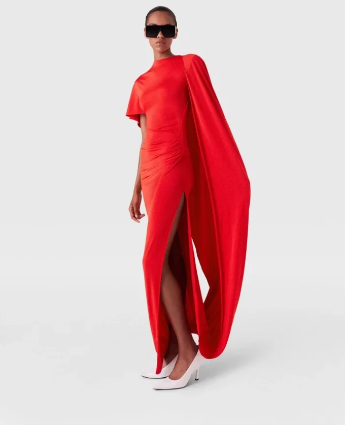 Asymmetrisches Cape-Maxikleid