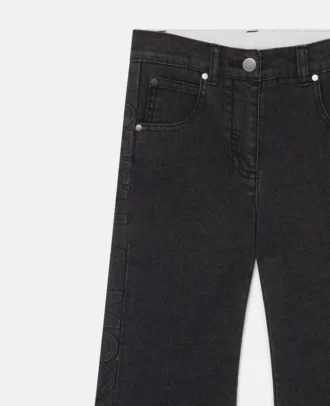 Ausgestellte Jeans
