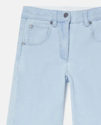Ausgestellte Jeans in heller Waschung