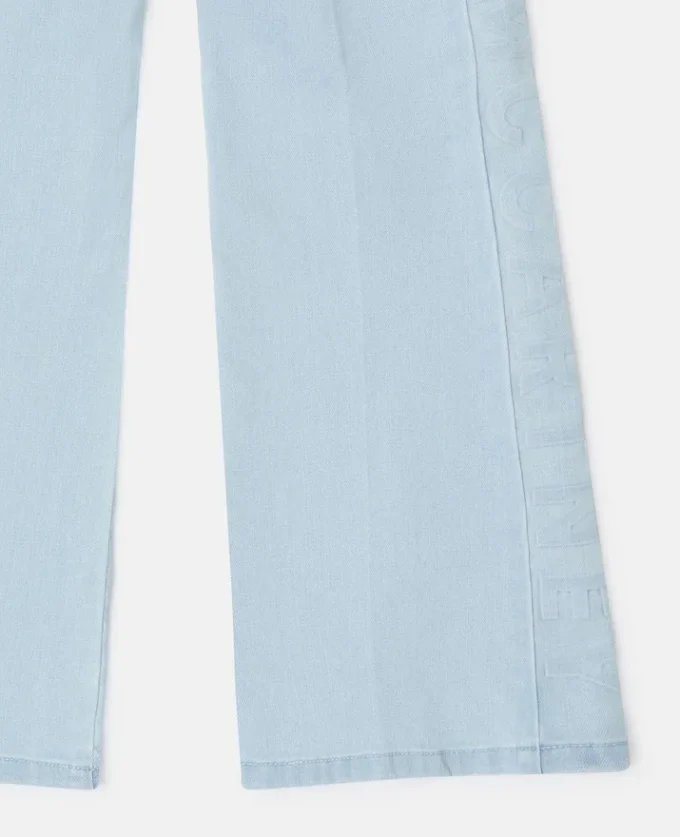 Ausgestellte Jeans in heller Waschung