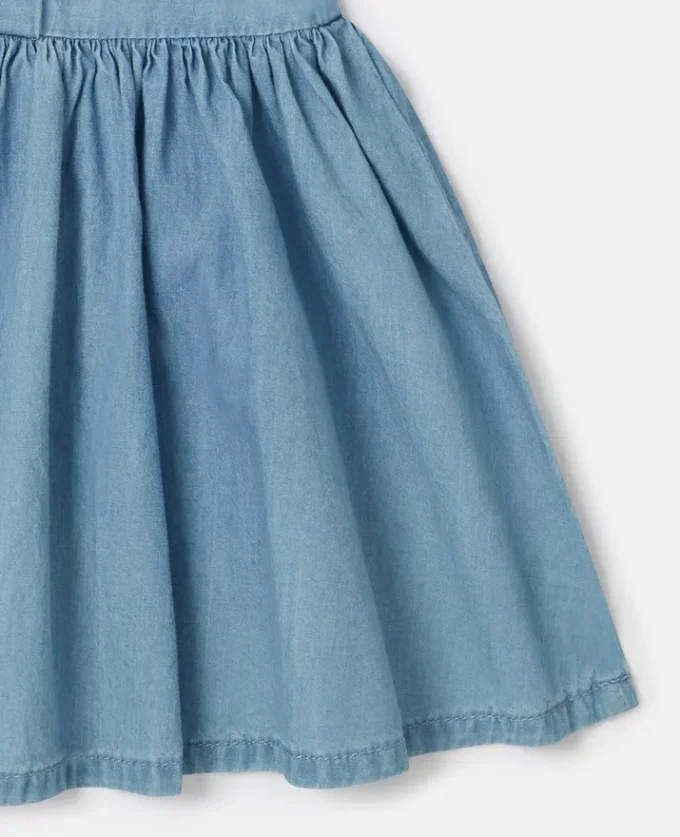 Denimkleid mit Marienkäfer-Stickerei