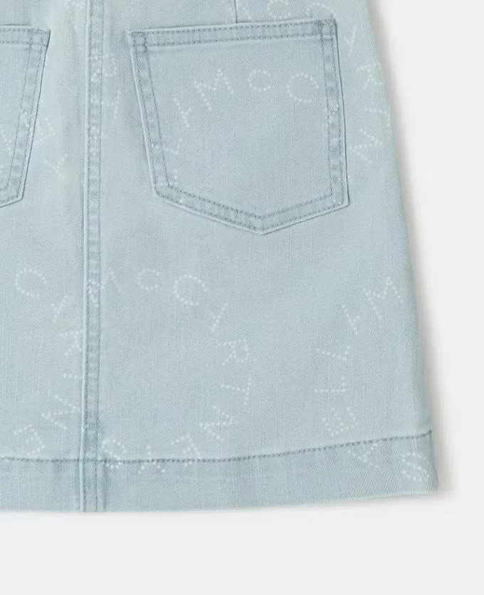Denimrock mit Medaillon-Logo