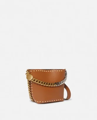 Frayme Bucket Bag mit Nieten und genarbtem Alter Mat-Leder