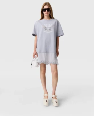 Grafisches T-Shirt-Kleid mit Spitzeneinsatz