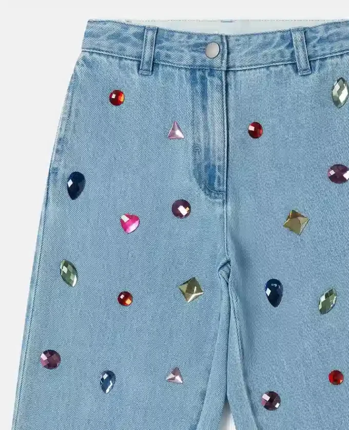 Jeans mit Juwelenstickerei