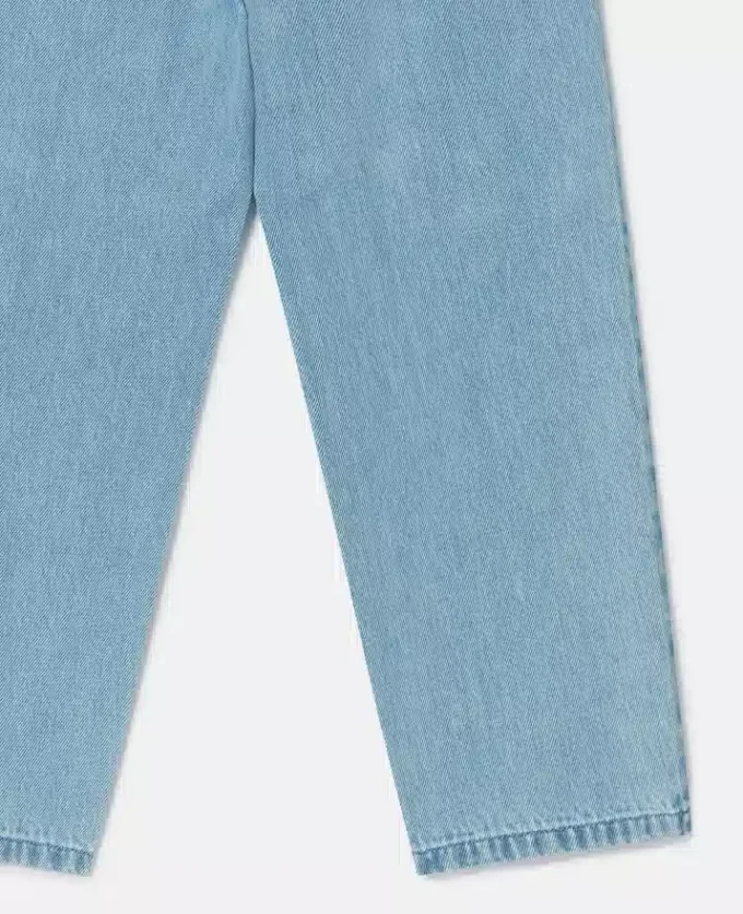 Jeans mit Juwelenstickerei