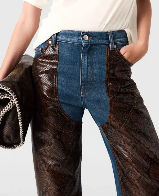 Jeans mit Schlangenpanel
