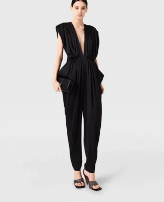 Jumpsuit mit tiefem V-Ausschnitt, Schulterpolstern und Plissee