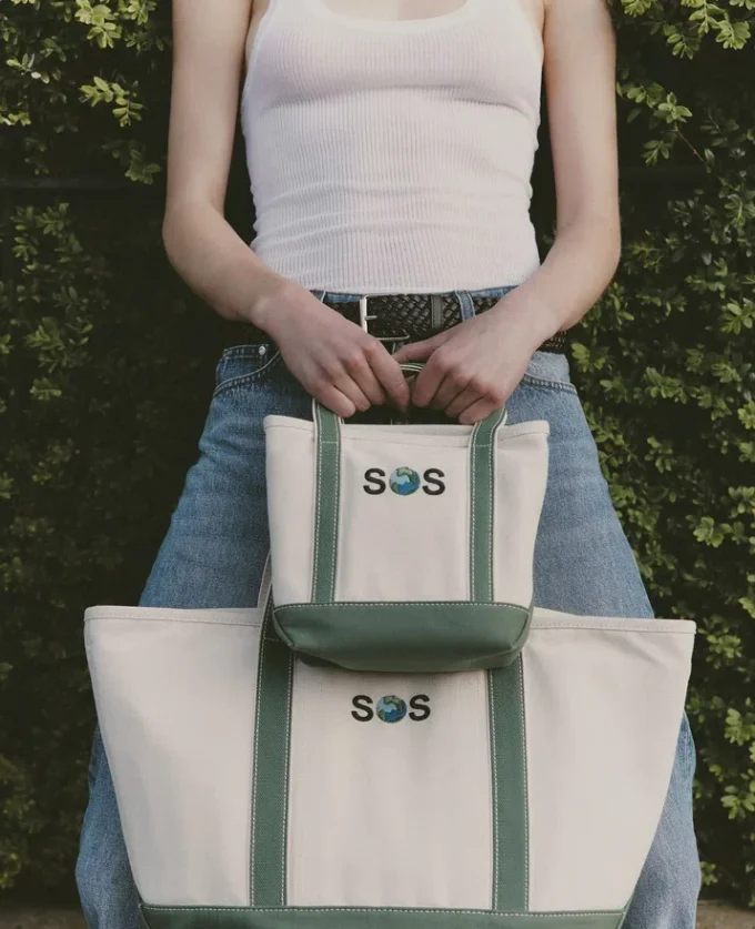 Kleine Tasche mit SOS-Stickerei