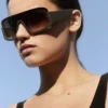Klobige Sonnenbrille mit geradem Rand