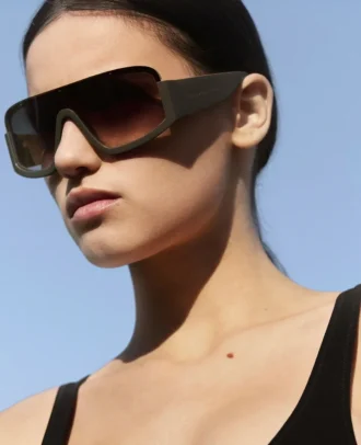 Klobige Sonnenbrille mit geradem Rand