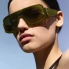 Klobige Sonnenbrille mit geradem Rand