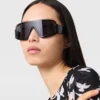 Klobige Sonnenbrille mit geradem Rand