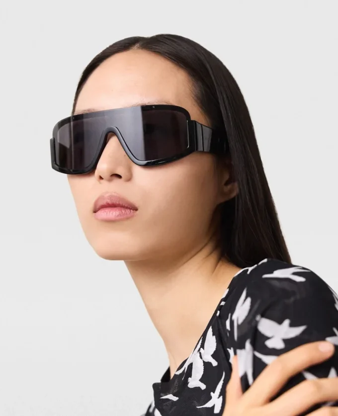 Klobige Sonnenbrille mit geradem Rand
