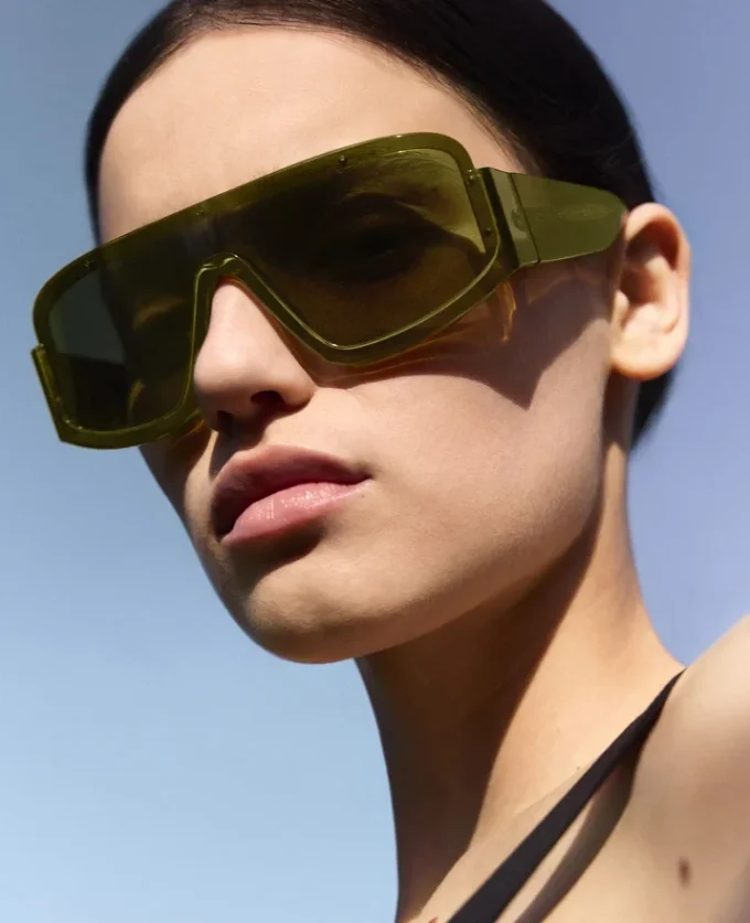 Klobige Sonnenbrille mit geradem Rand