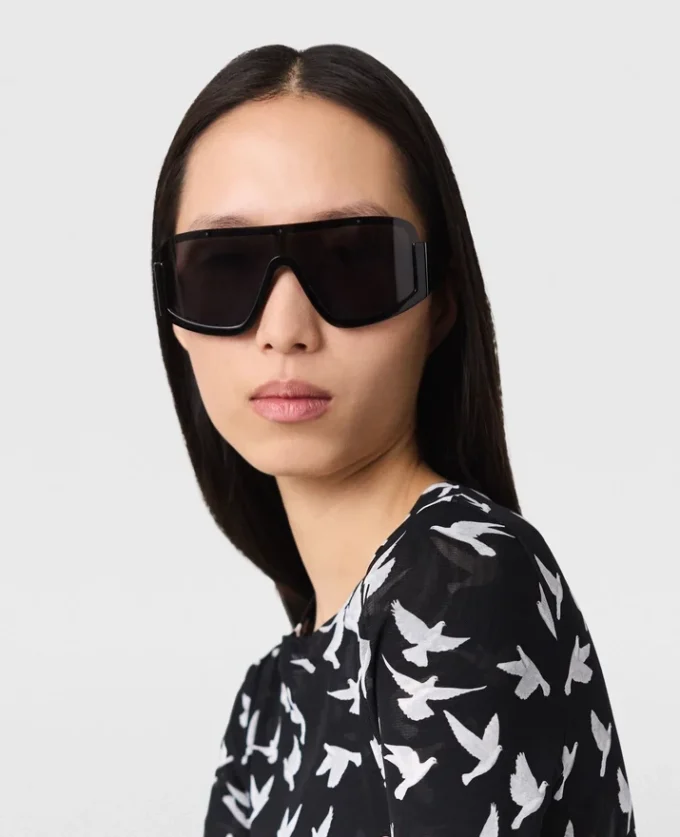 Klobige Sonnenbrille mit geradem Rand