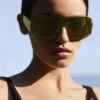 Klobige Sonnenbrille mit geradem Rand
