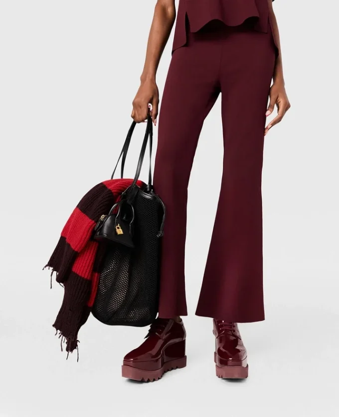 Kompakte Strickhose mit ausgestelltem Bein