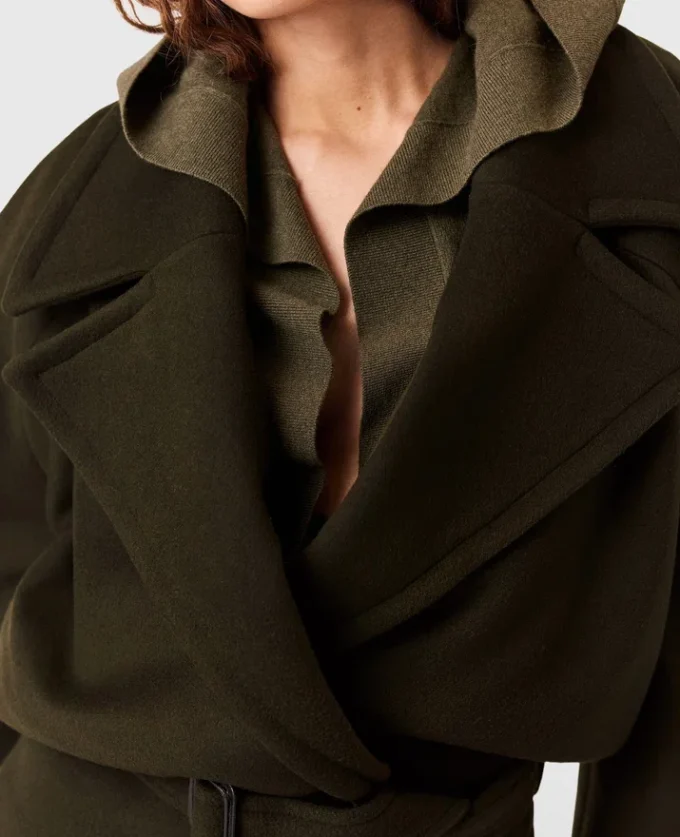 Kurze Trenchcoat-Jacke mit Gürtel