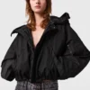 Langärmelige Jacke mit hohem Kragen