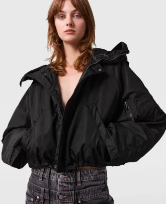 Langärmelige Jacke mit hohem Kragen