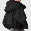 Langärmelige Jacke mit hohem Kragen