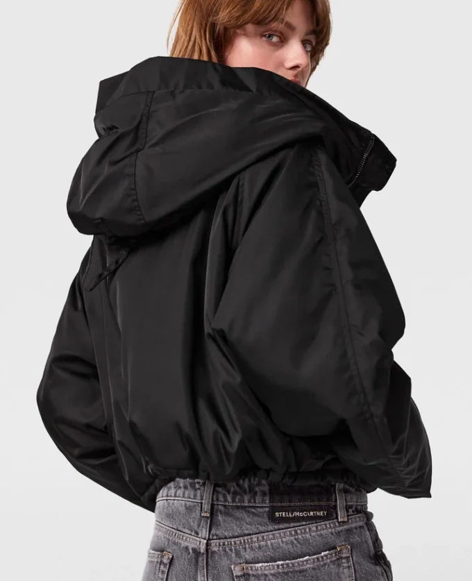 Langärmelige Jacke mit hohem Kragen