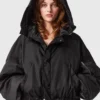Langärmelige Jacke mit hohem Kragen