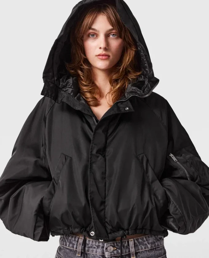 Langärmelige Jacke mit hohem Kragen