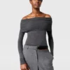 Langärmeliger Pullover mit schulterfreiem Ausschnitt