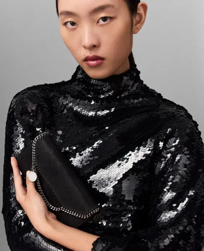 Langärmeliges, drapiertes Minikleid mit Pailletten