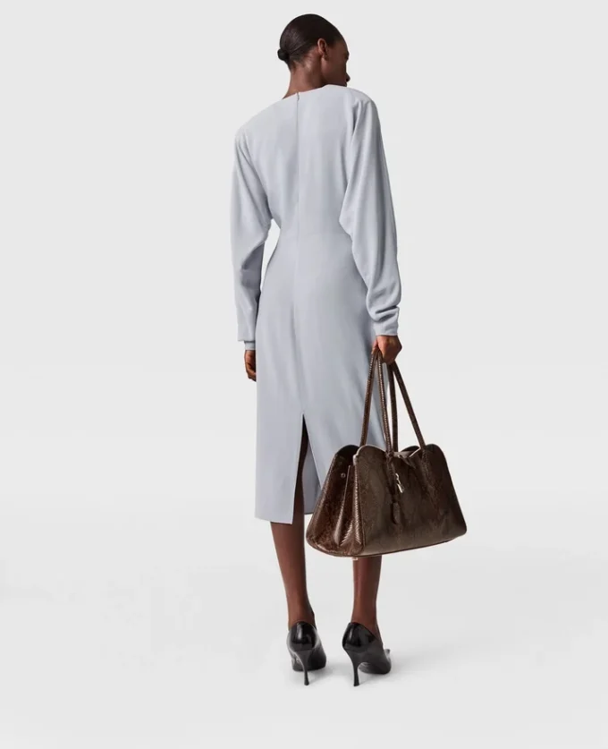 Langärmeliges Midikleid mit gedrehter Vorderseite