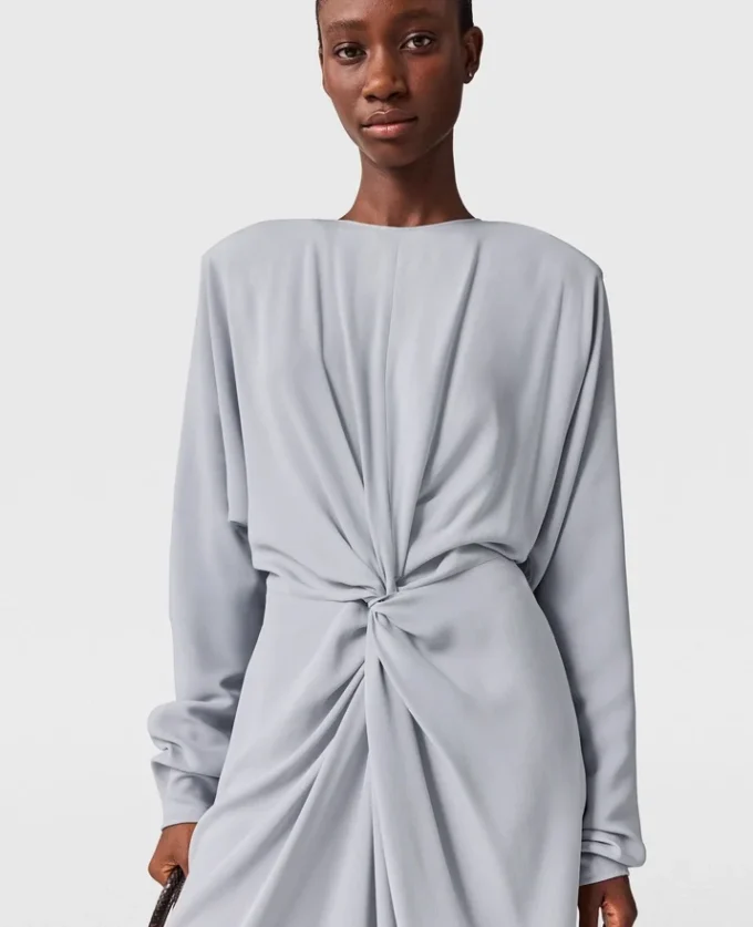 Langärmeliges Midikleid mit gedrehter Vorderseite