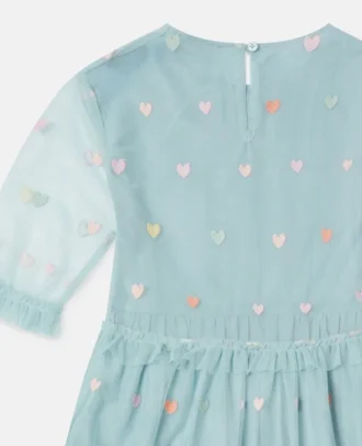 Langärmliges Kleid mit Herzstickerei