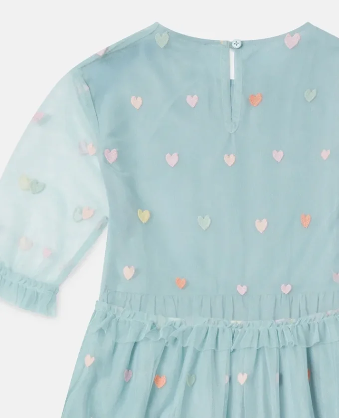 Langärmliges Kleid mit Herzstickerei