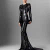 Langärmliges, rückenfrei Kleid mit Pailletten