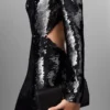 Langärmliges, rückenfrei Kleid mit Pailletten