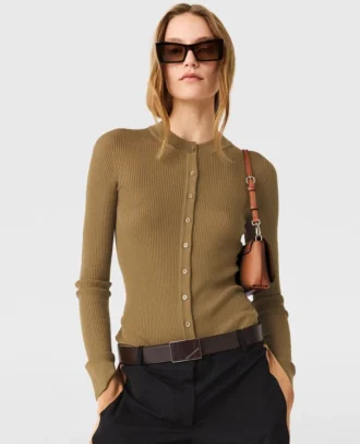 Leichte Strickjacke mit Rundhalsausschnitt