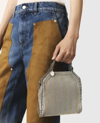 Limitierte Auflage der kleinen Falabella-Tasche mit metallischer Kettenstickerei