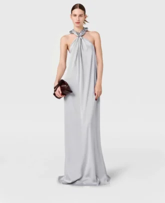 Maxikleid aus Satin mit Kugelketten-Halterneck