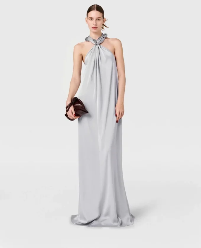Maxikleid aus Satin mit Kugelketten-Halterneck