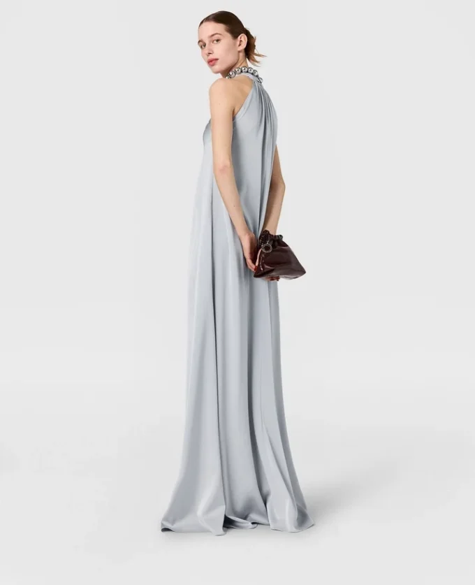 Maxikleid aus Satin mit Kugelketten-Halterneck
