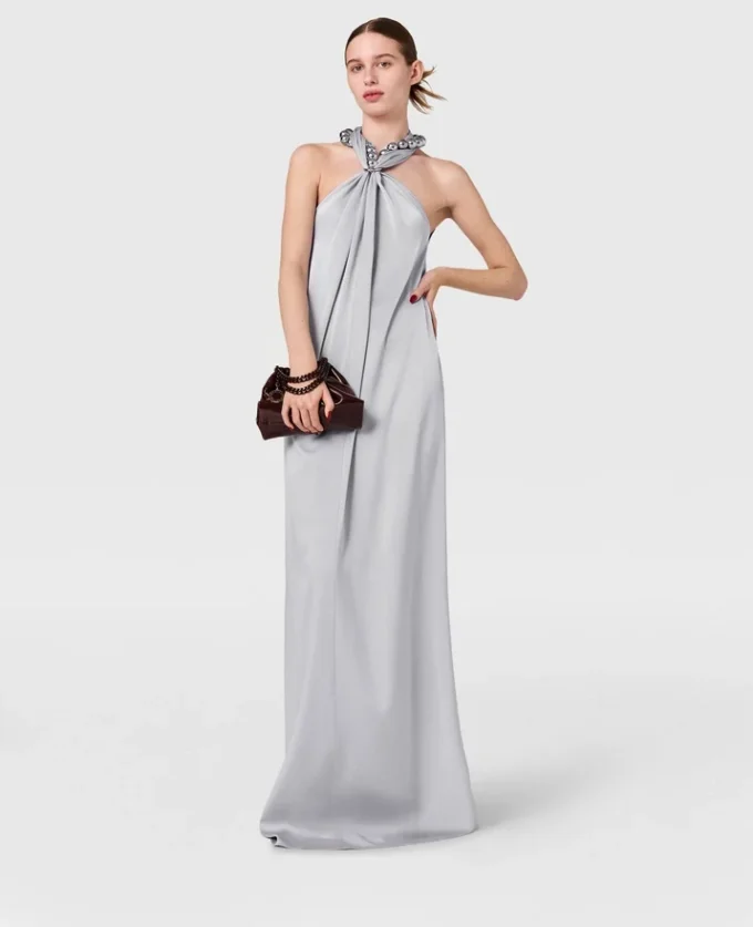 Maxikleid aus Satin mit Kugelketten-Halterneck