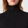 Midi-Kleid aus geripptem Strick mit Reißverschluss am Halsausschnitt