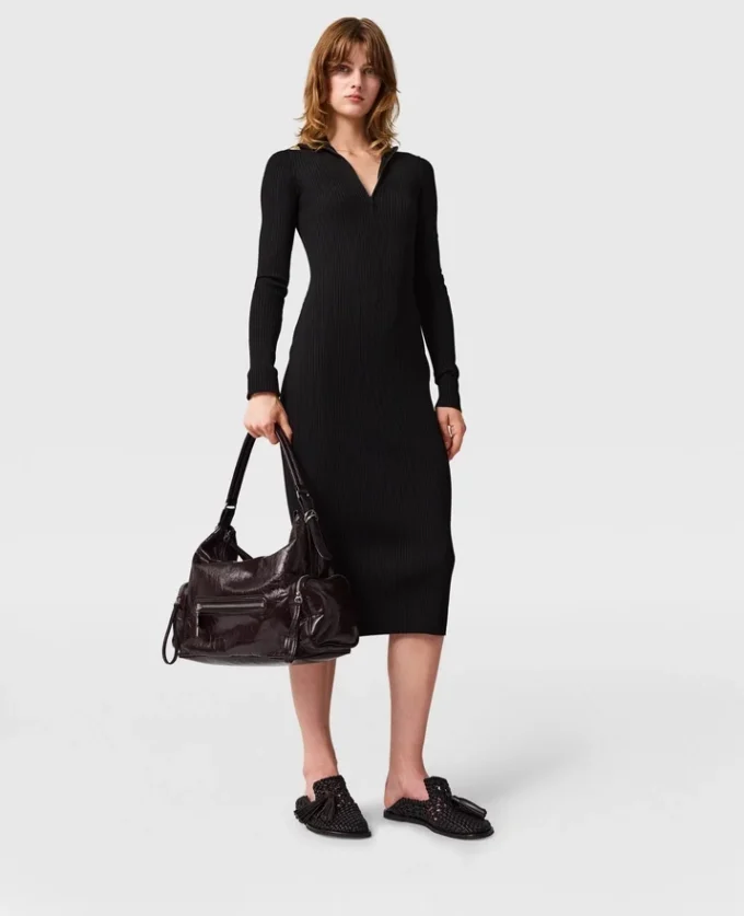 Midi-Kleid aus geripptem Strick mit Reißverschluss am Halsausschnitt