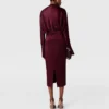 Midi-Kleid aus Satin mit Cape-Ärmeln und Cut-outs