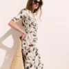 Midi-Kleid mit Kirschprint und halben Ärmeln