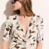 Midi-Kleid mit Kirschprint und halben Ärmeln