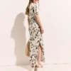 Midi-Kleid mit Kirschprint und halben Ärmeln